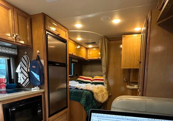 Like New Luxury RV - Adventure With Style! 19 MPG