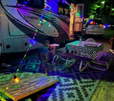 Like New Luxury RV - Adventure With Style! 19 MPG