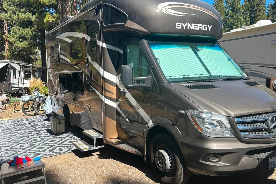 Like New Luxury RV - Adventure With Style! 19 MPG