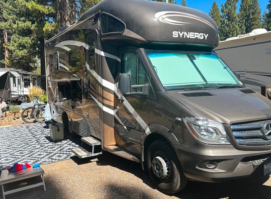 Like New Luxury RV - Adventure With Style! 19 MPG