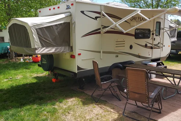 Jayco Jayfeather Hybrid - Easy to Pull