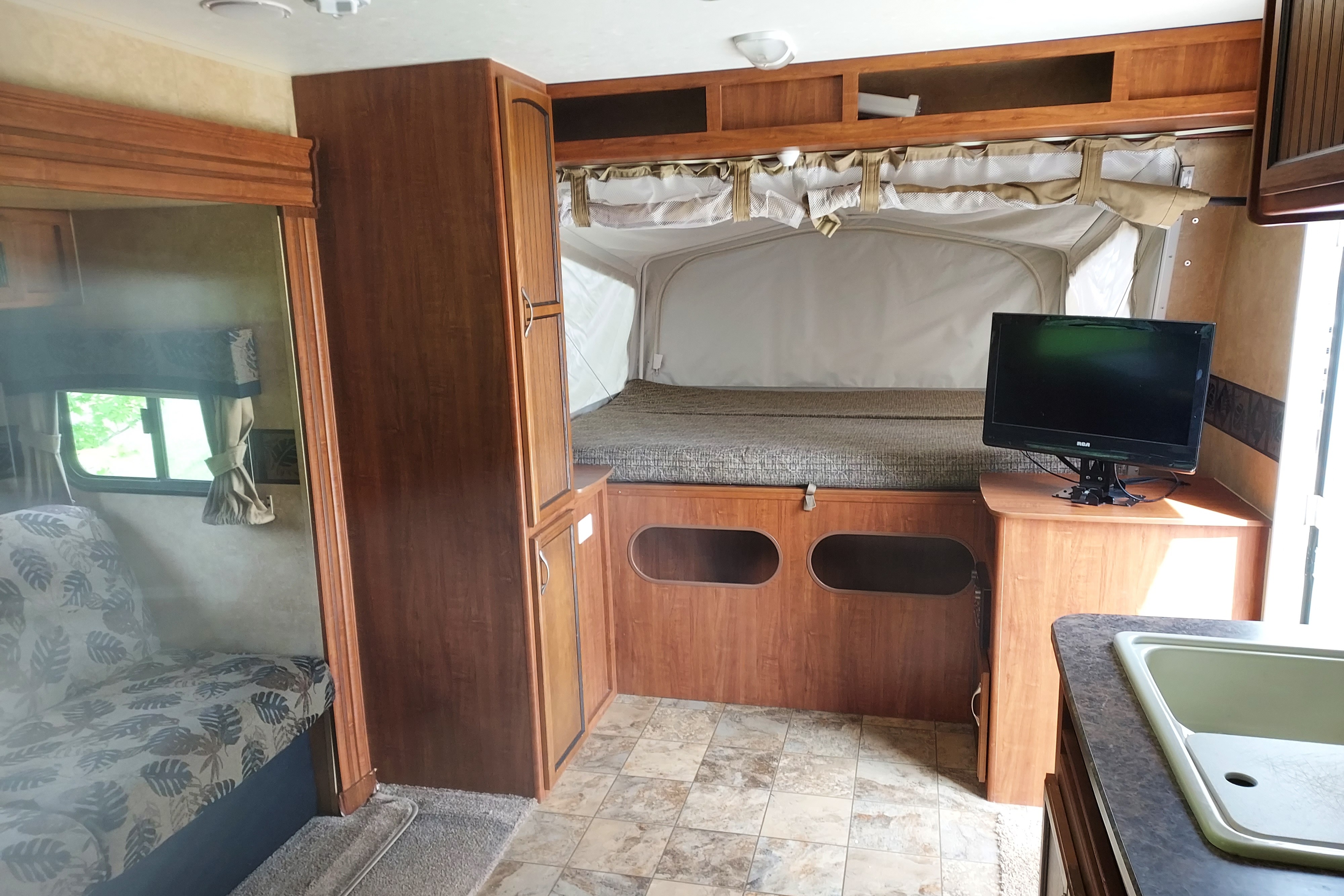 Jayco Jayfeather Hybrid - Easy to Pull 