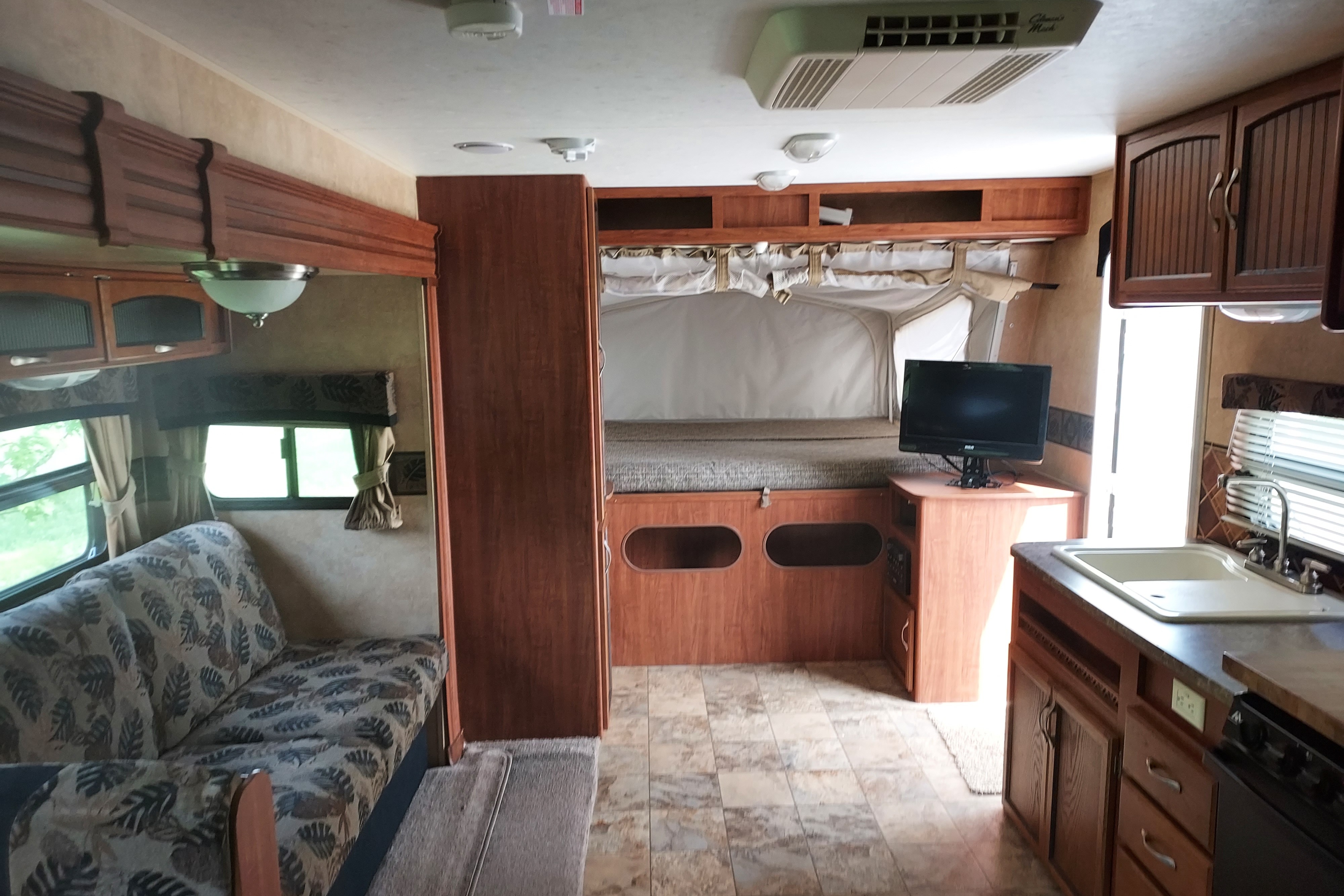 Jayco Jayfeather Hybrid - Easy to Pull 