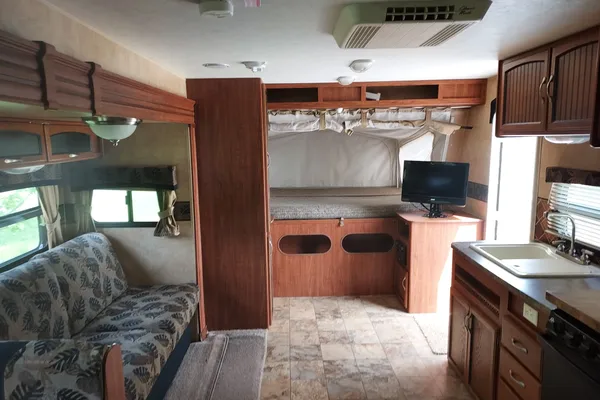 Jayco Jayfeather Hybrid - Easy to Pull