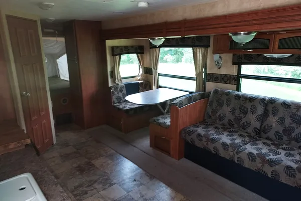 Jayco Jayfeather Hybrid - Easy to Pull