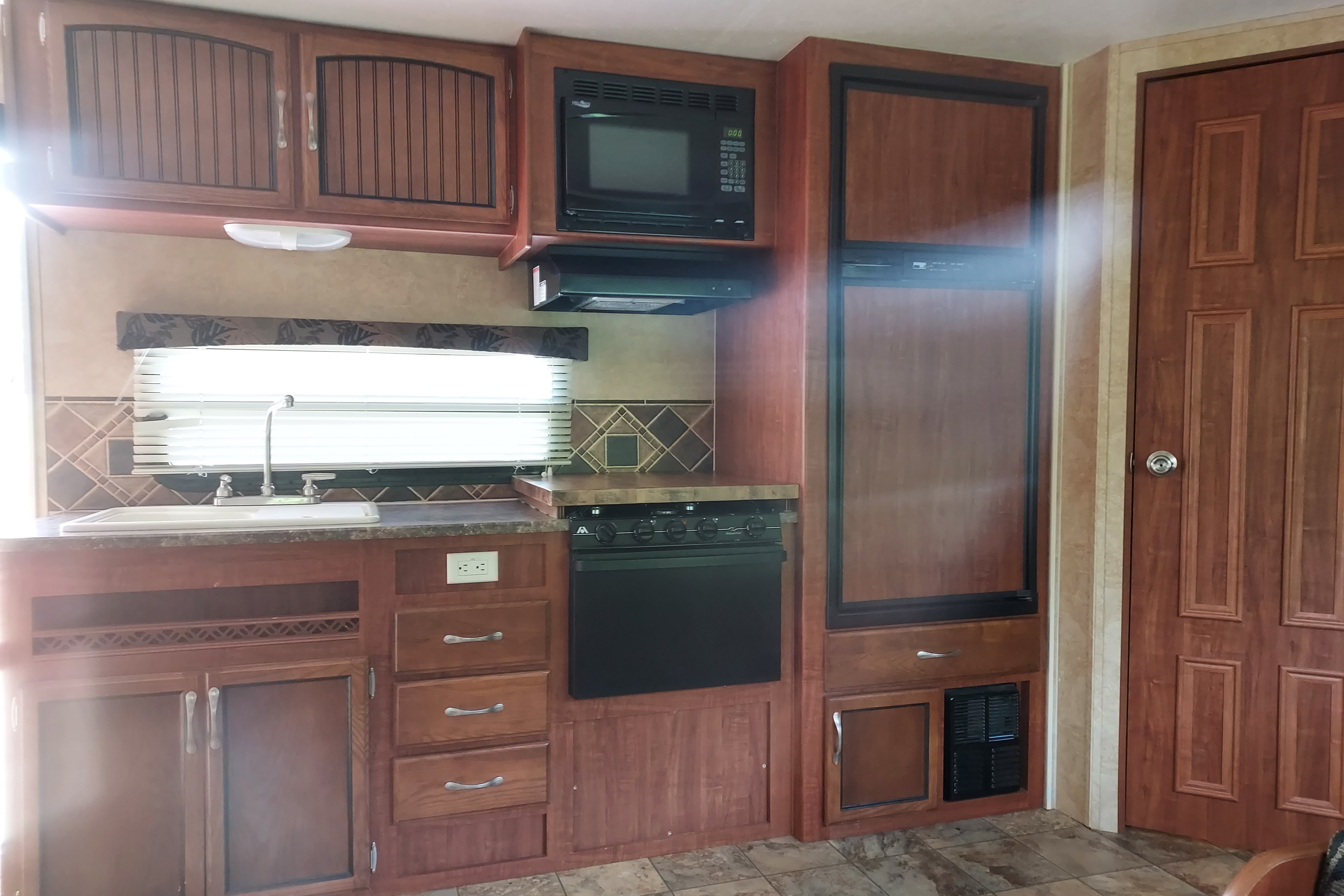 Jayco Jayfeather Hybrid - Easy to Pull 
