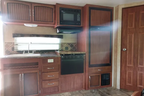 Jayco Jayfeather Hybrid - Easy to Pull