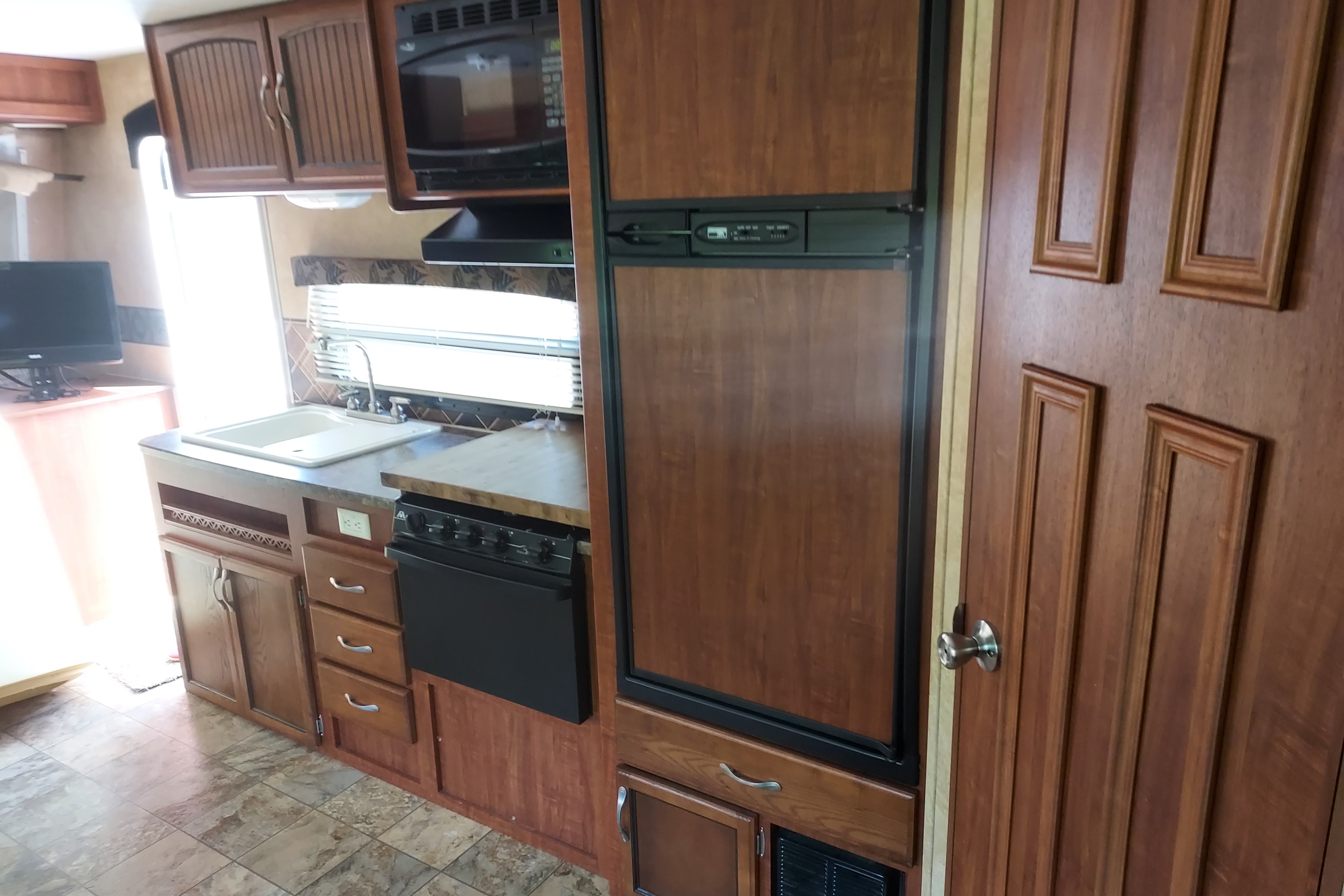 Jayco Jayfeather Hybrid - Easy to Pull 