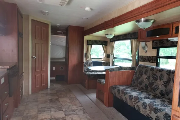 Jayco Jayfeather Hybrid - Easy to Pull