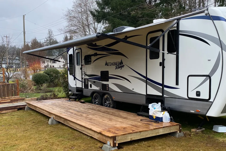 Mark's Outdoors RV Manufacturing 260RLS Travel Trailer