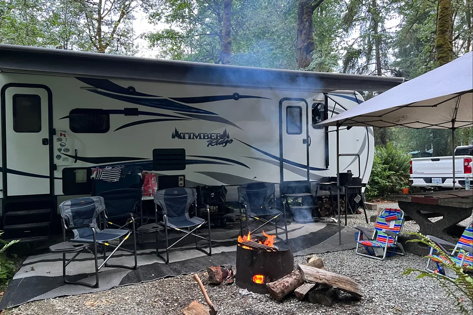 Mark's Outdoors RV Manufacturing 260RLS Travel Trailer