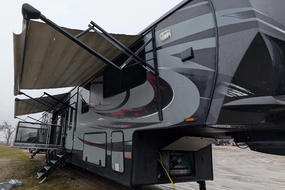 Leikan Cyclone 4500 Fifth Wheel toy hauler