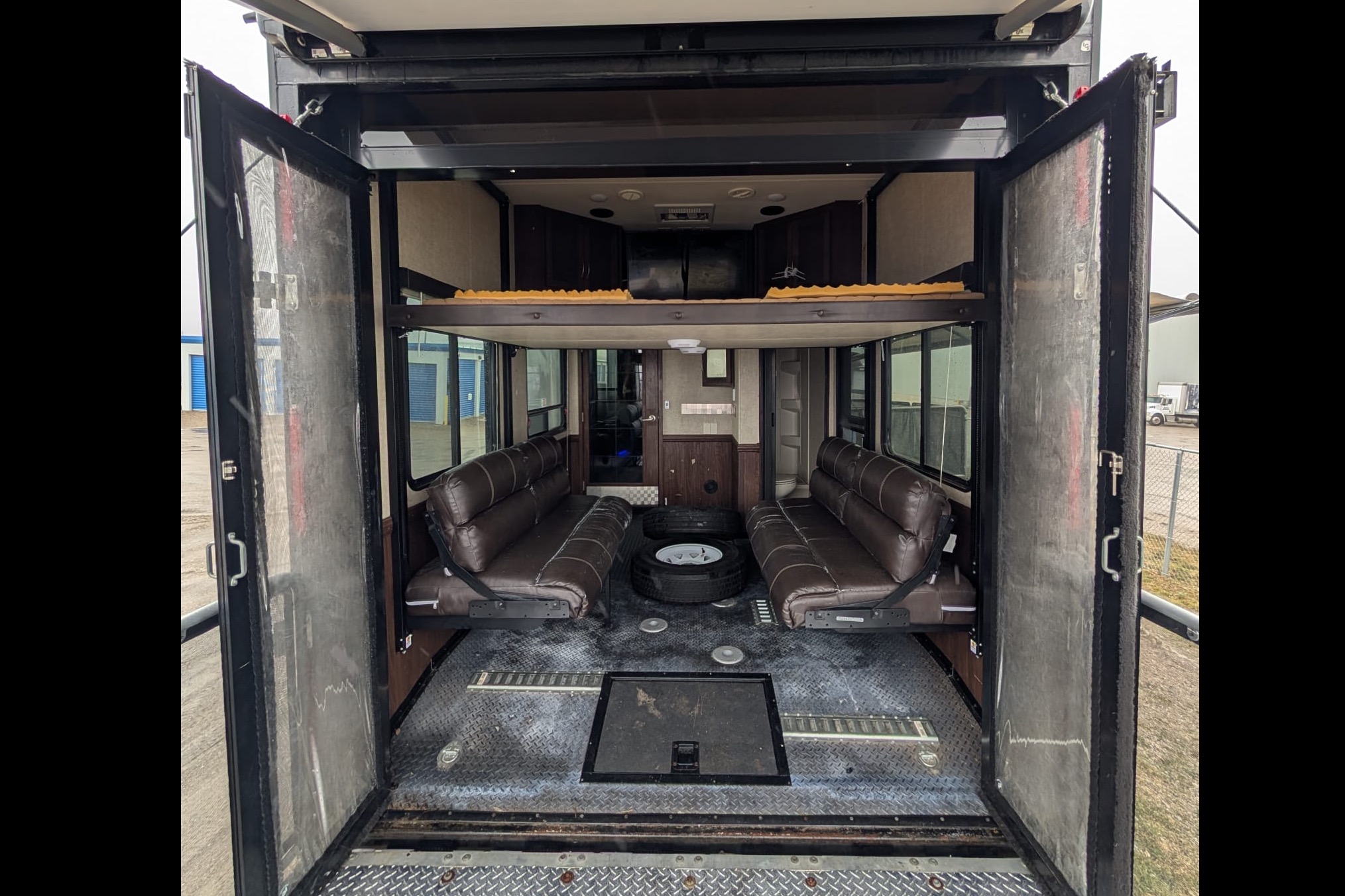 Leikan Cyclone 4500 Fifth Wheel toy hauler
