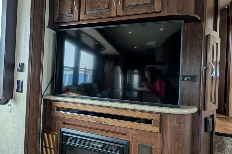 Leikan Cyclone 4500 Fifth Wheel toy hauler