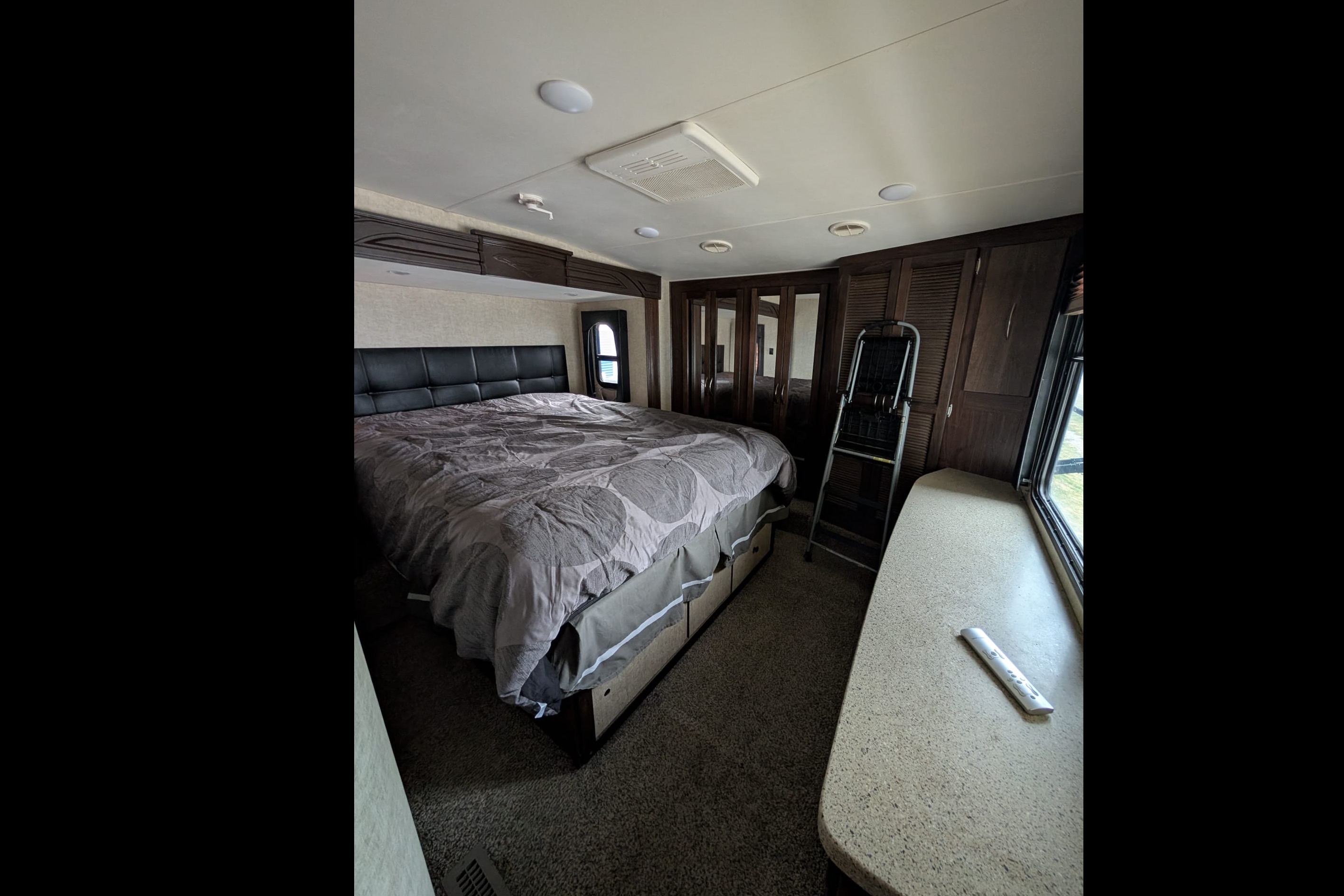 Leikan Cyclone 4500 Fifth Wheel toy hauler