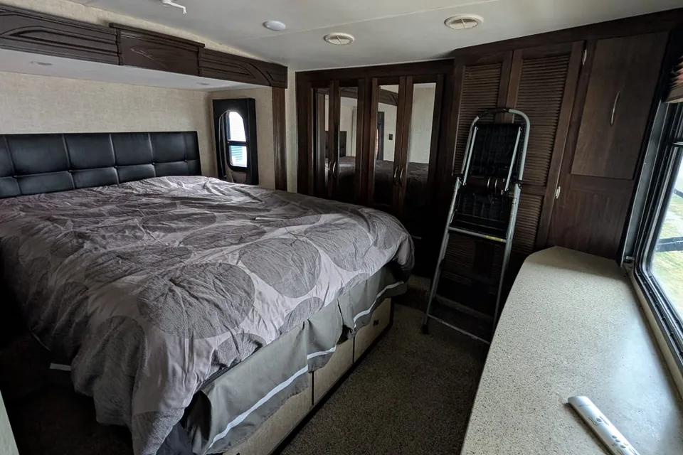 Leikan Cyclone 4500 Fifth Wheel toy hauler