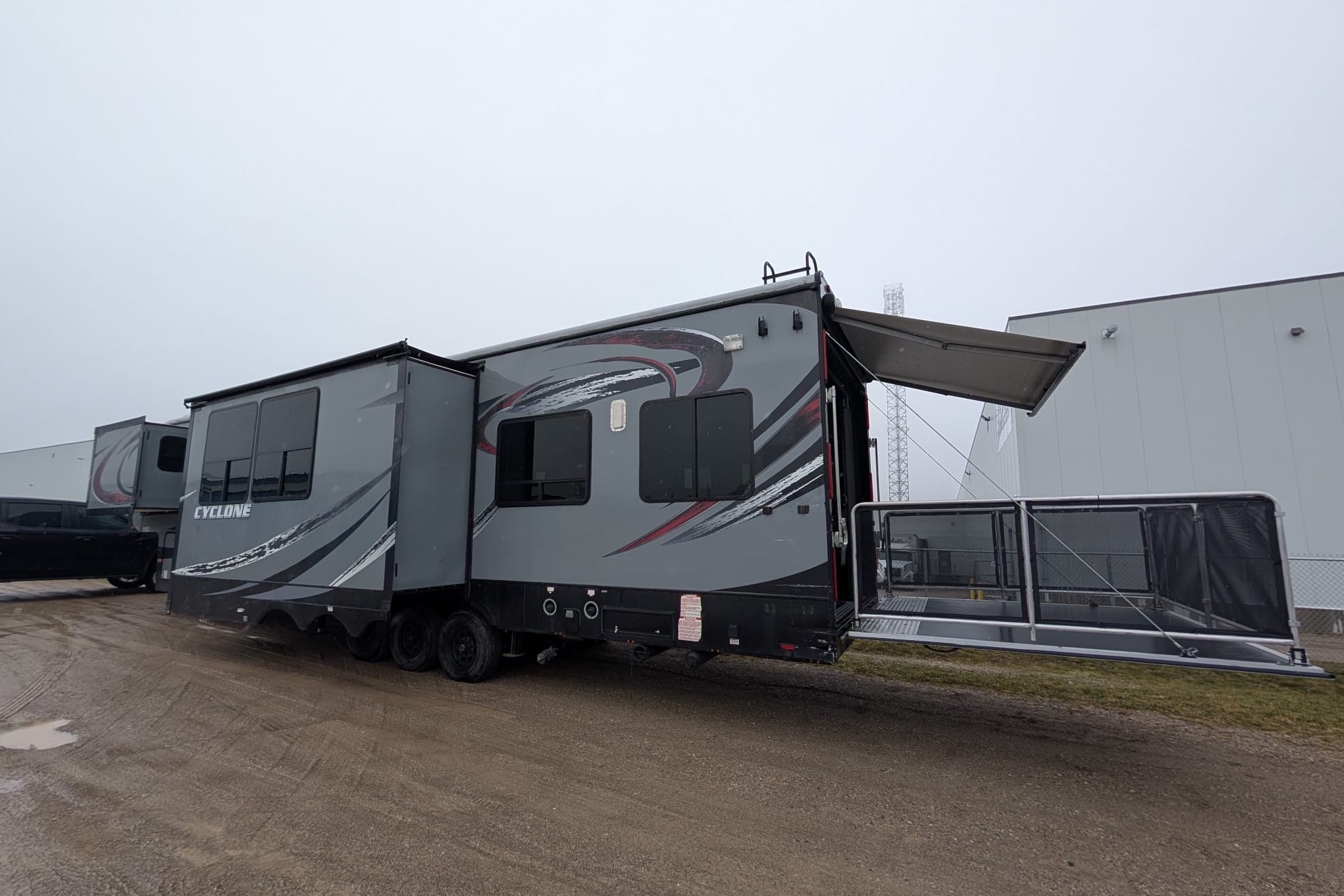 Leikan Cyclone 4500 Fifth Wheel toy hauler