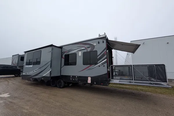 Leikan Cyclone 4500 Fifth Wheel toy hauler