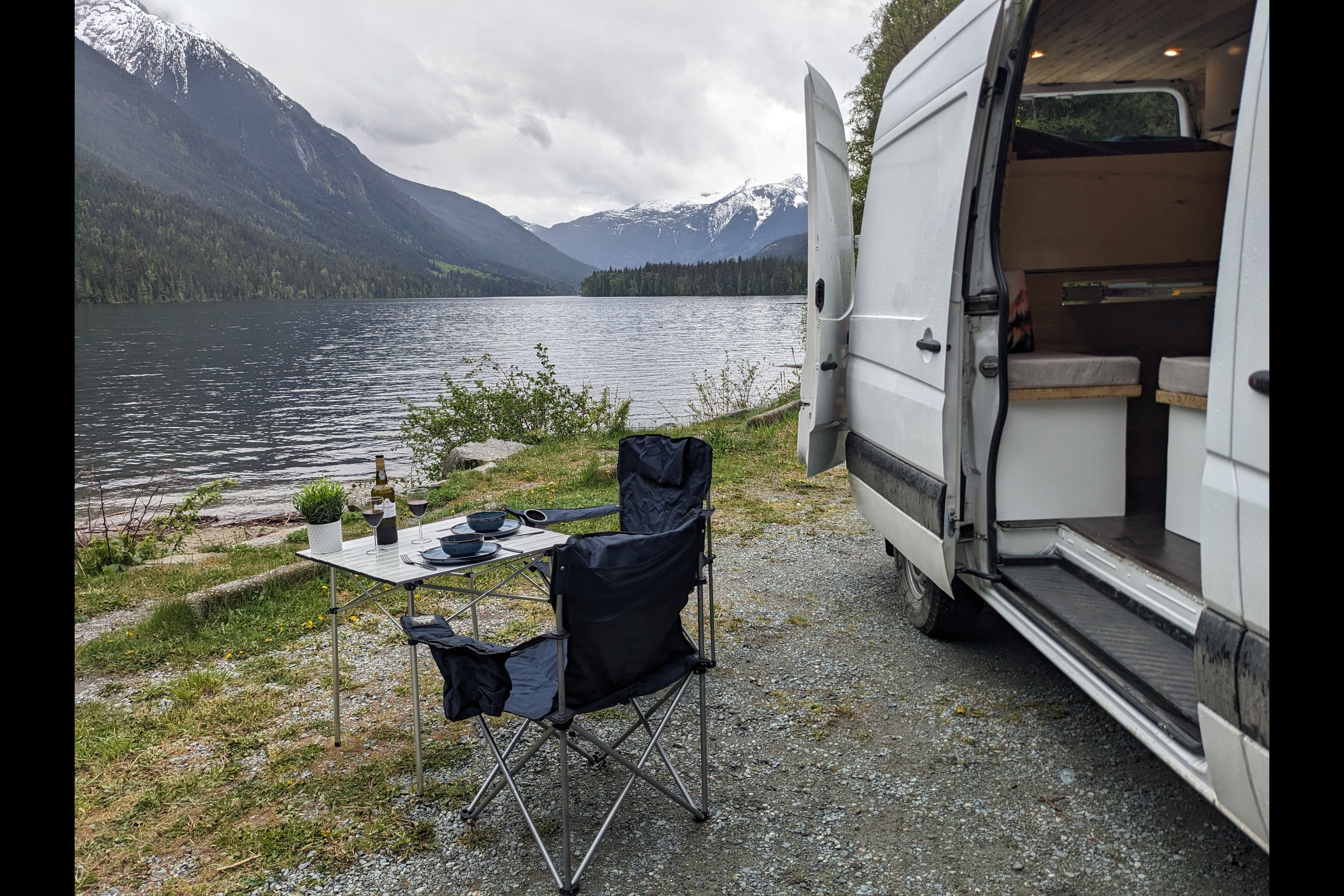 Stand 6ft+ Inside Save Money on Fuel: Diesel Engine Cozy Cabin on Wheels!