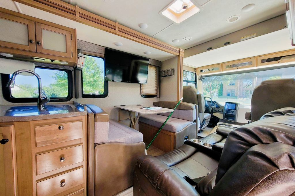 Rv1 Thor Motor Coach Windsport  Class A