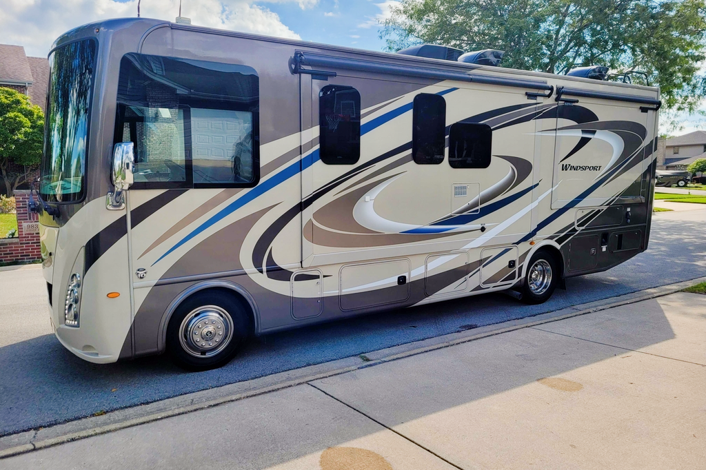 Rv1 Thor Motor Coach Windsport  Class A