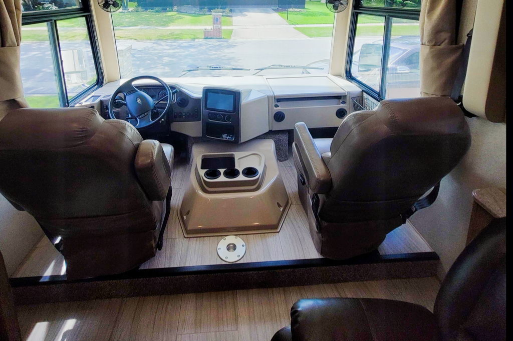 Rv1 Thor Motor Coach Windsport  Class A
