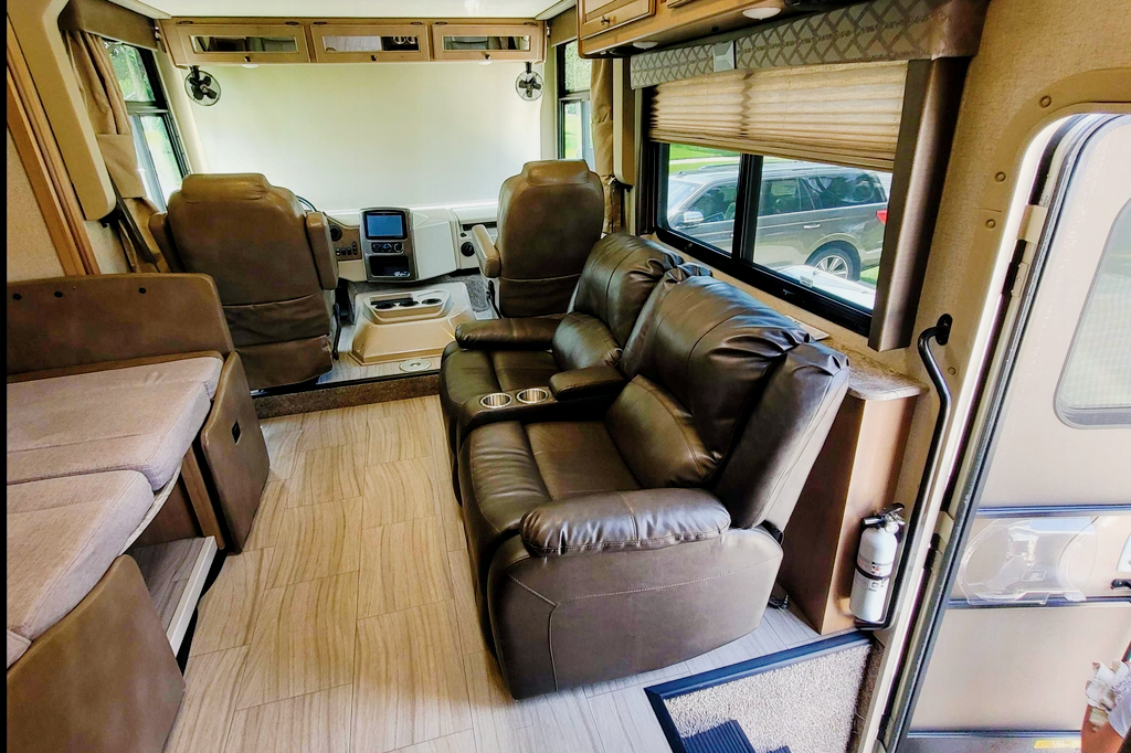 Rv1 Thor Motor Coach Windsport  Class A