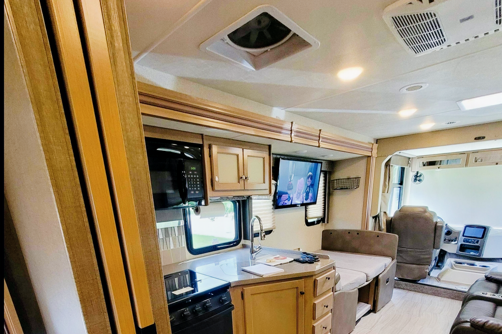 Rv1 Thor Motor Coach Windsport  Class A