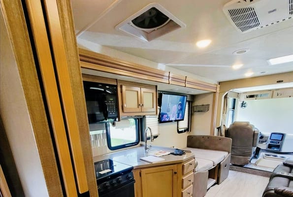 Rv1 Thor Motor Coach Windsport Class A