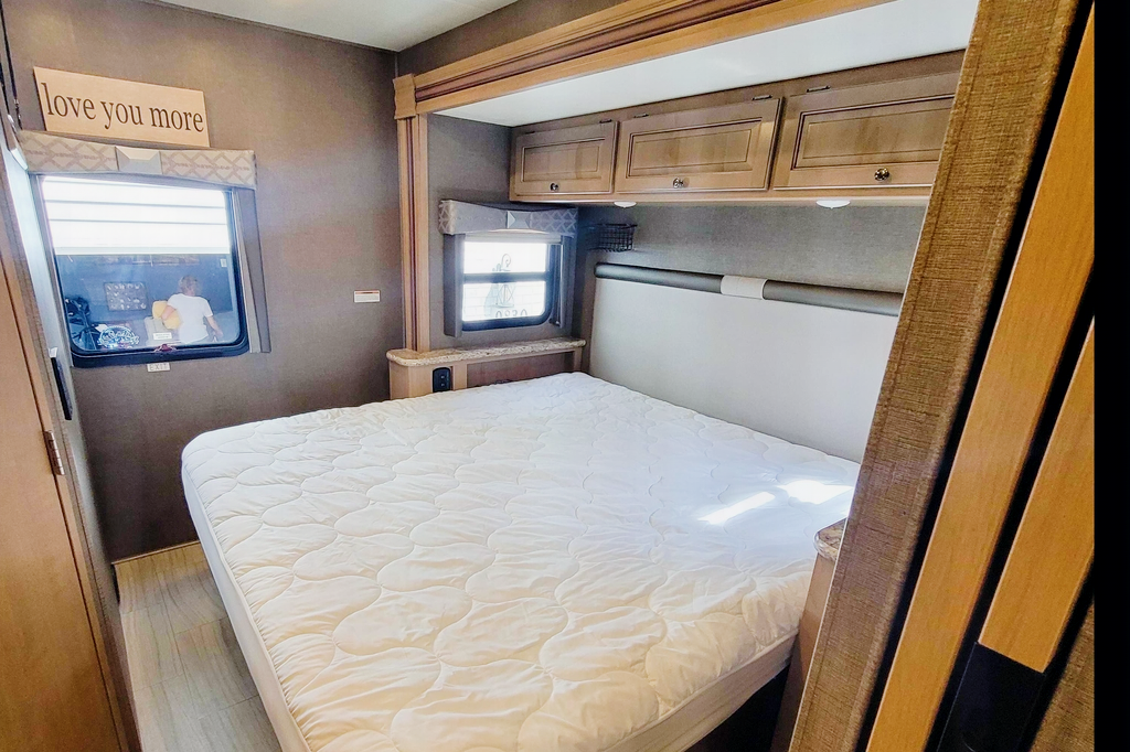 Rv1 Thor Motor Coach Windsport  Class A