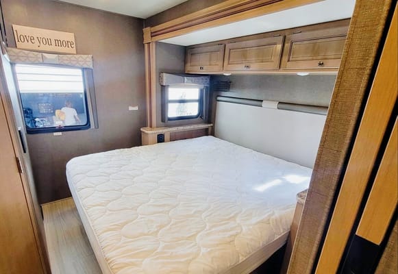 Rv1 Thor Motor Coach Windsport Class A