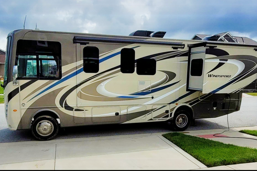 Rv1 Thor Motor Coach Windsport  Class A