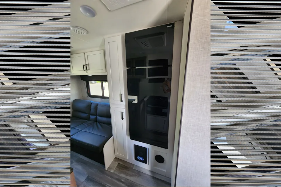 TWO HEARTS, ONE CAMPER: MOUNTAIN VIEWS
