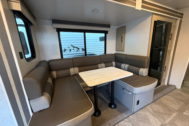 (Delta Dior) 2024 Forest River Salem 26 DB Bunk House