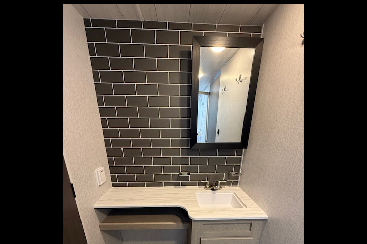 (Delta Dior) 2024 Forest River Salem 26 DB Bunk House
