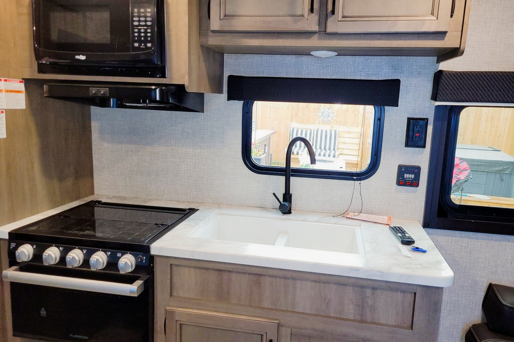 Memories await with Mark and Donna's LIKE NEW 2022 Jayco Jay Flight Travel Trailer