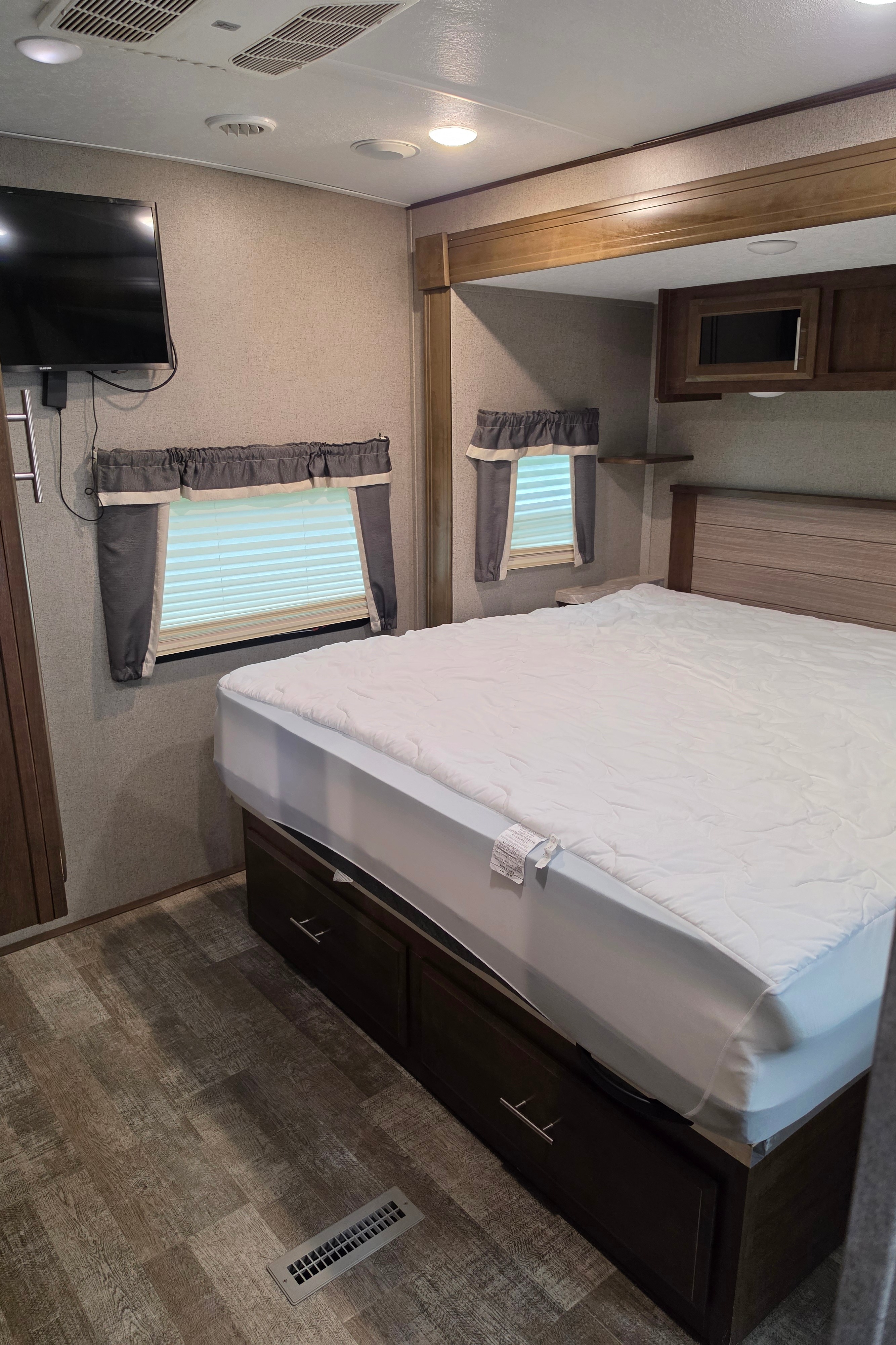 Jeff's Forest River RLT8324SB Travel Trailer