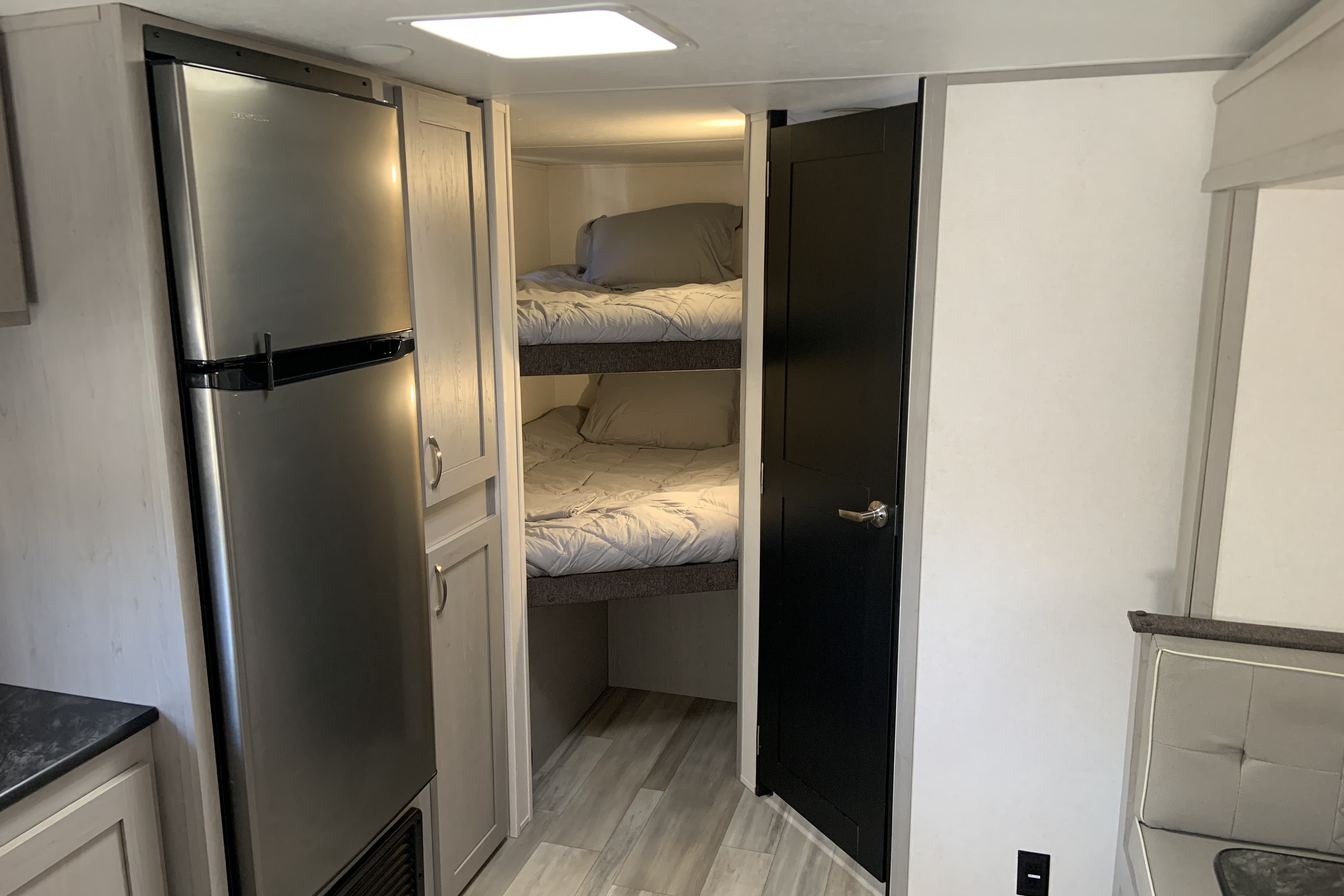 Tracer 260BHSLE Travel Trailer | Sleeps 8