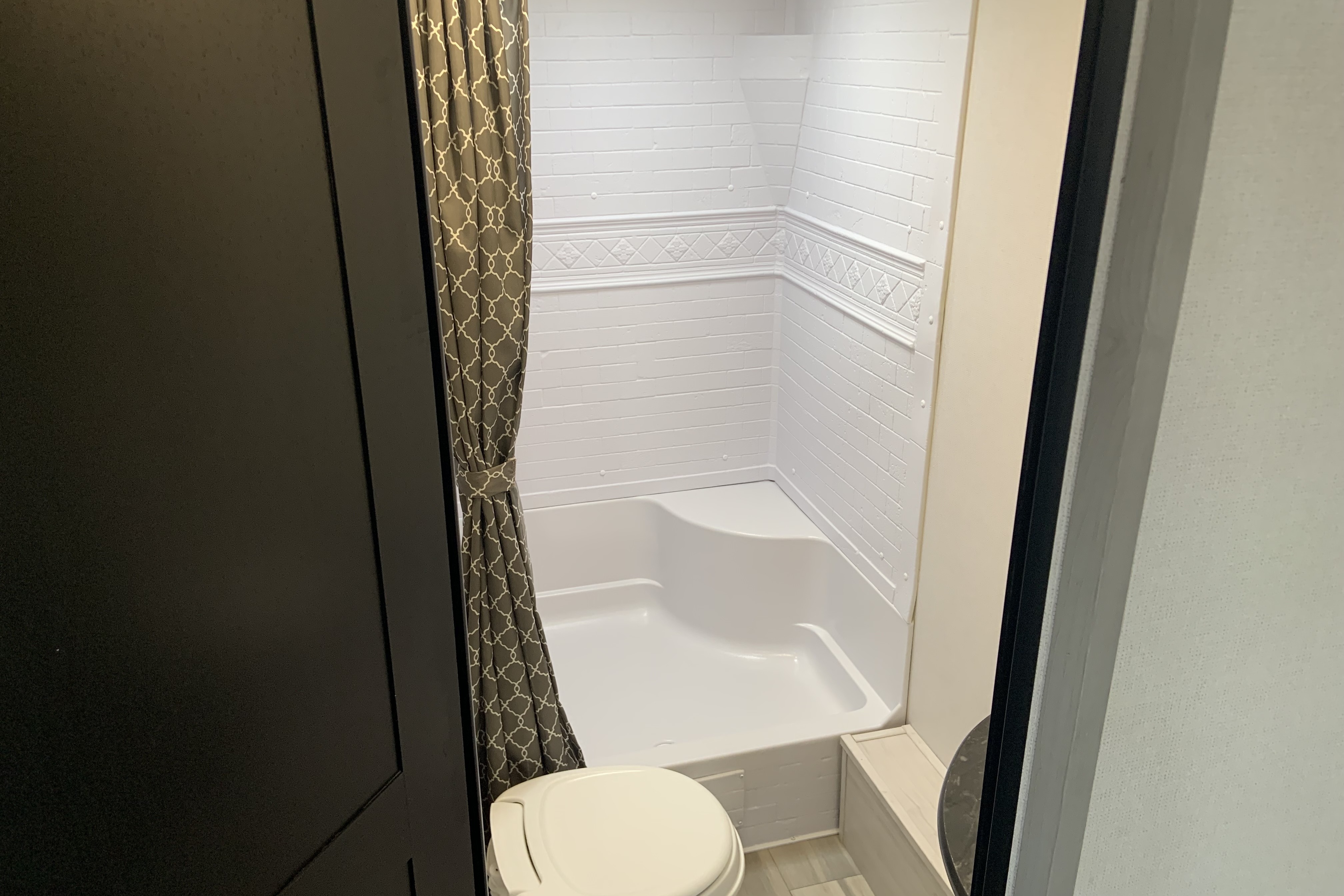 Tracer 260BHSLE Travel Trailer | Sleeps 8