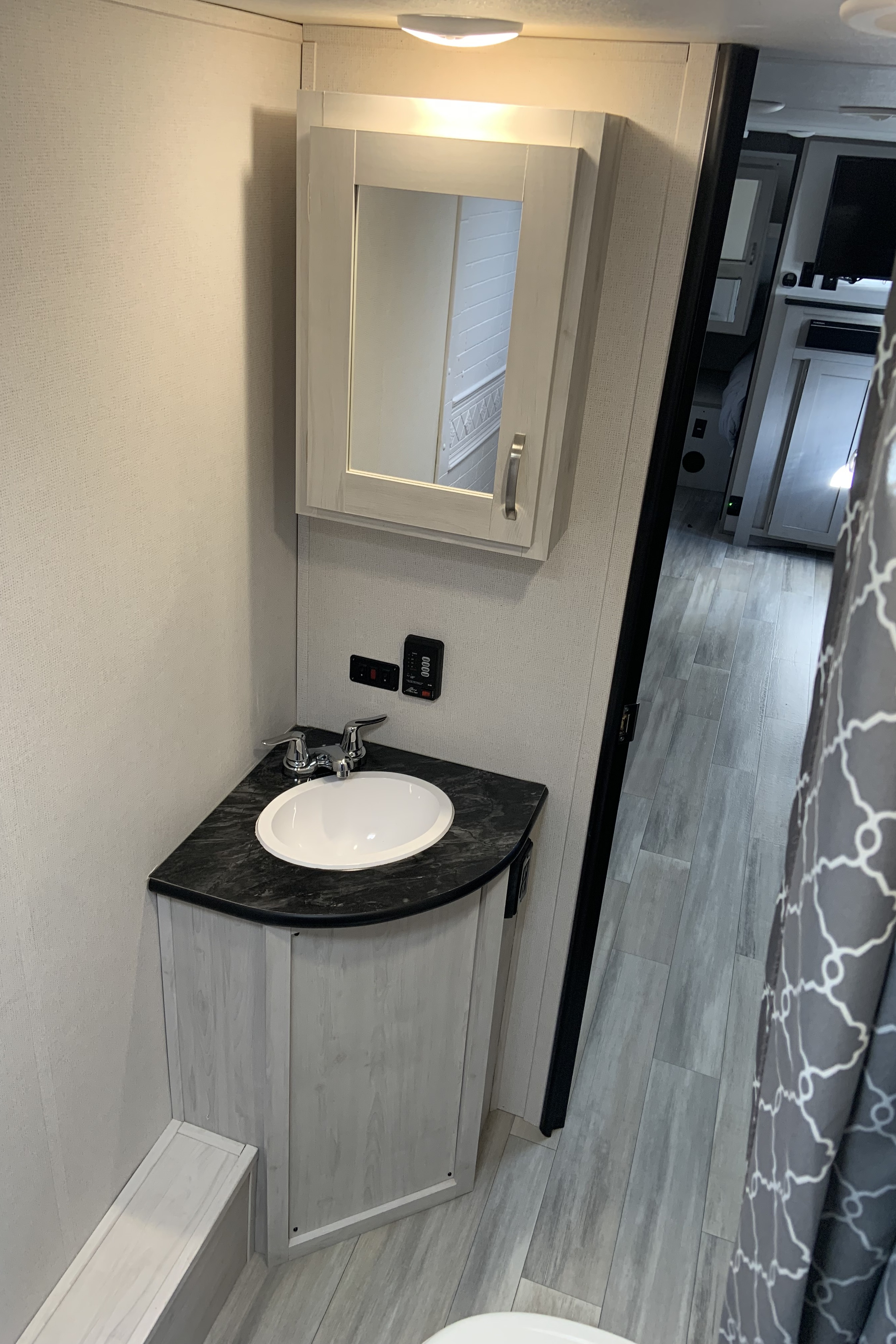 Tracer 260BHSLE Travel Trailer | Sleeps 8