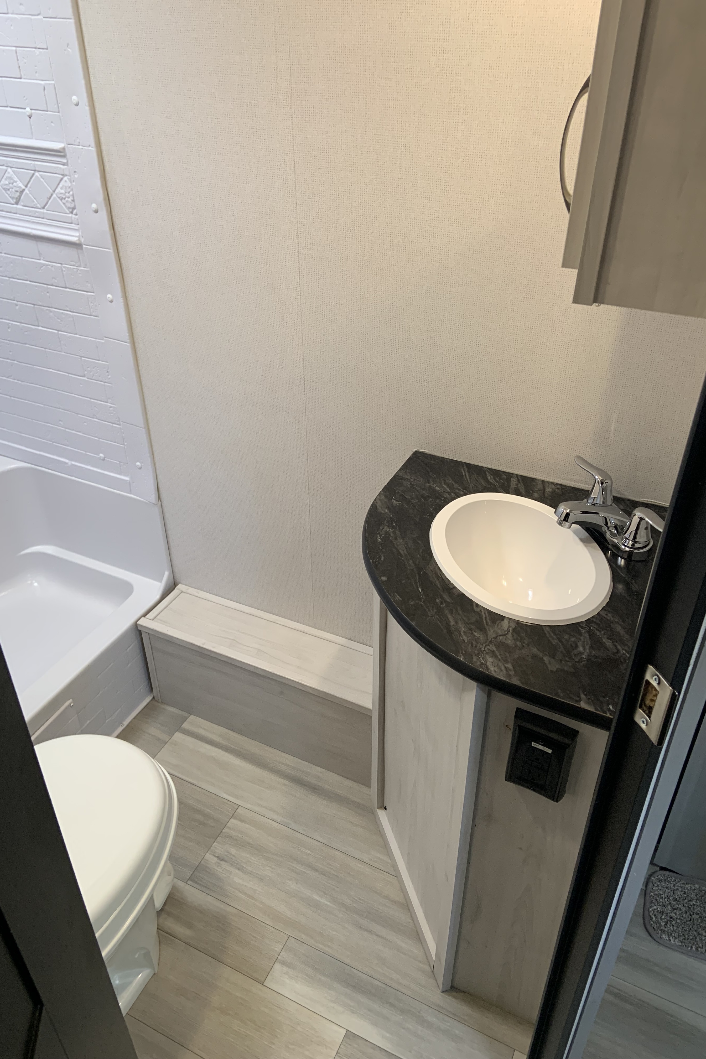 Tracer 260BHSLE Travel Trailer | Sleeps 8