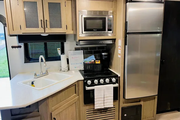 Rosas Family's - 2021 Keystone Hideout - 272BH Travel Trailer