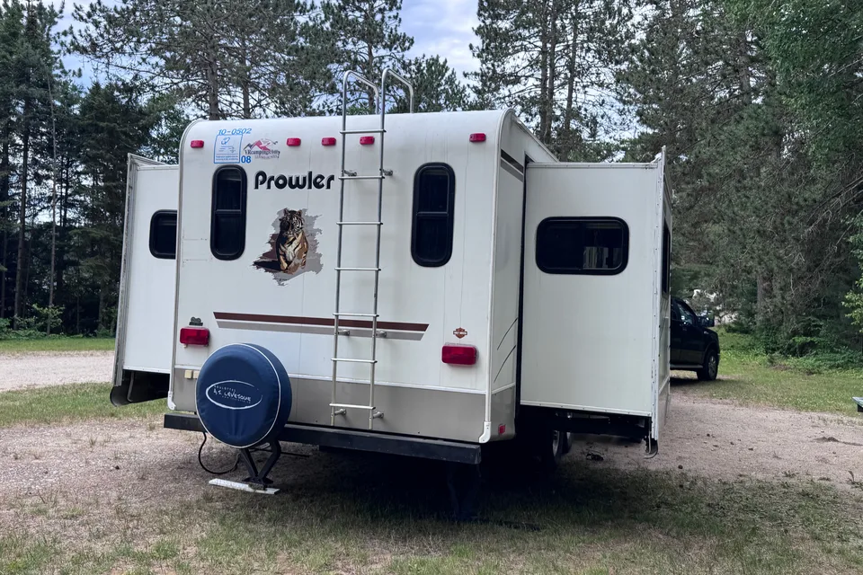The Roaming Home | Cozy 31ft Fleetwood