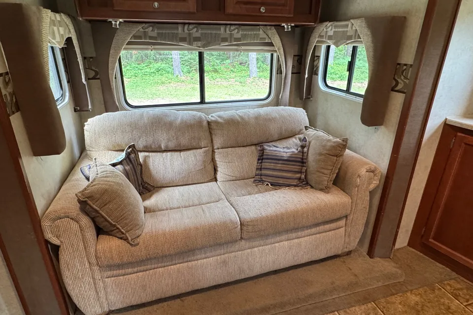 The Roaming Home | Cozy 31ft Fleetwood