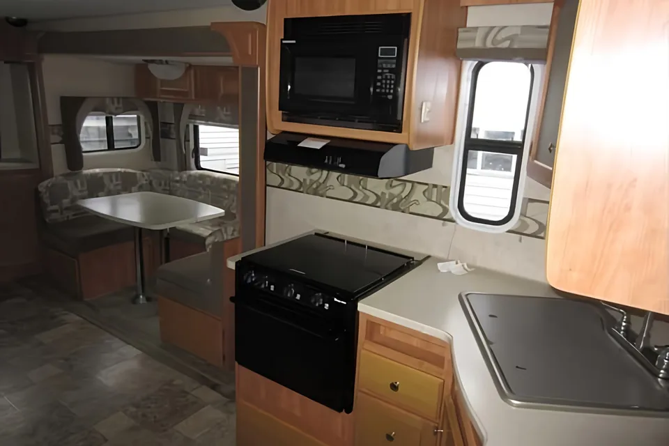 The Roaming Home | Cozy 31ft Fleetwood