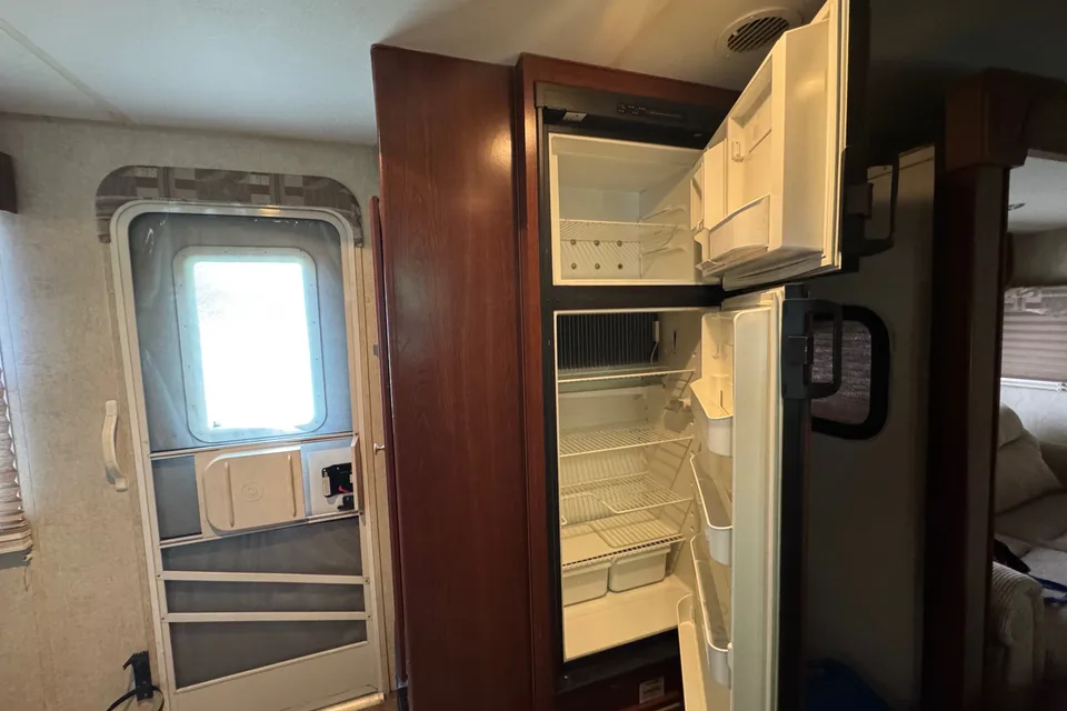 The Roaming Home | Cozy 31ft Fleetwood