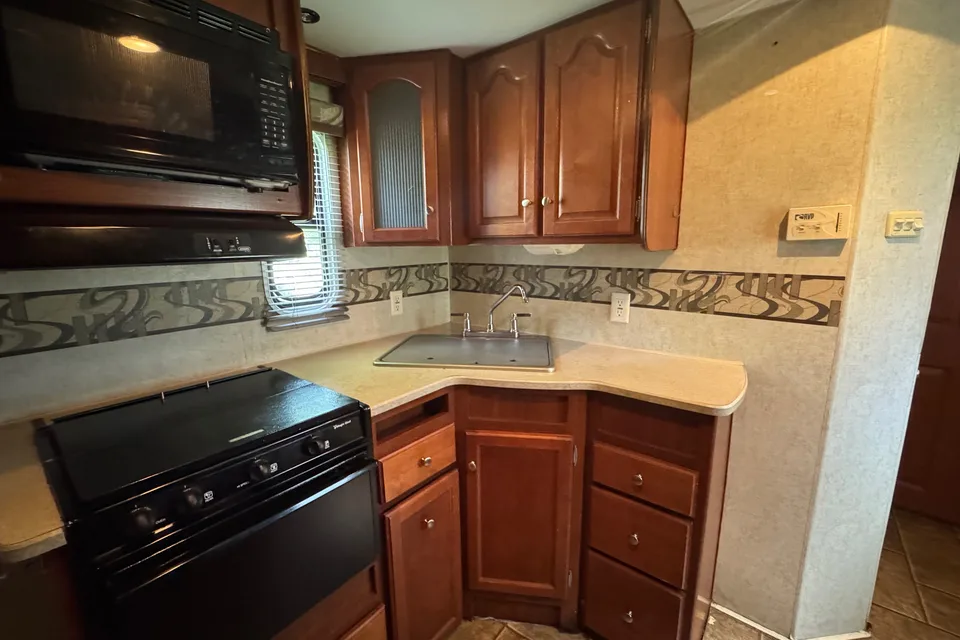 The Roaming Home | Cozy 31ft Fleetwood