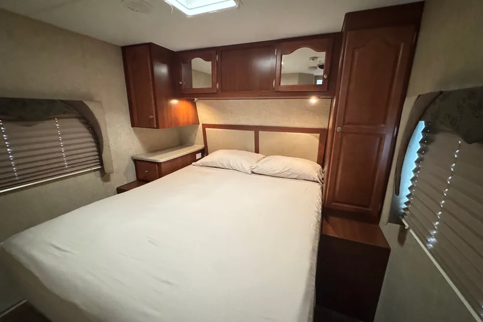 The Roaming Home | Cozy 31ft Fleetwood