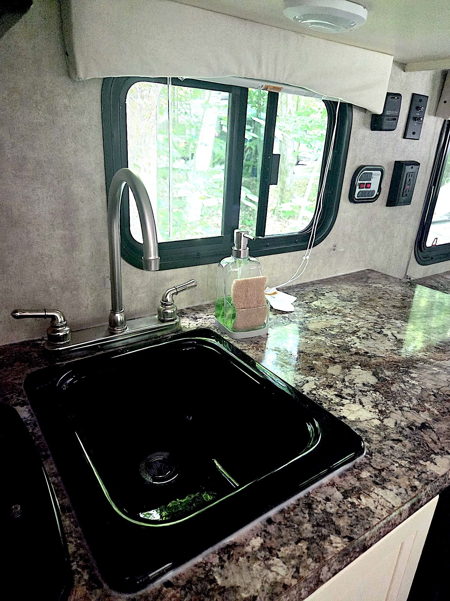 >>Brava>> Coachmen Clipper 16FB