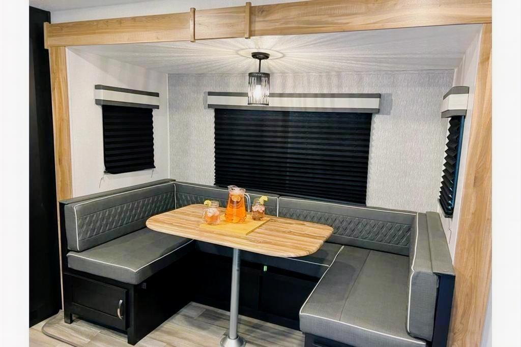 "The Suite Spot" - 2022 Coachmen Freedom Express Ultra Lite 257BHS